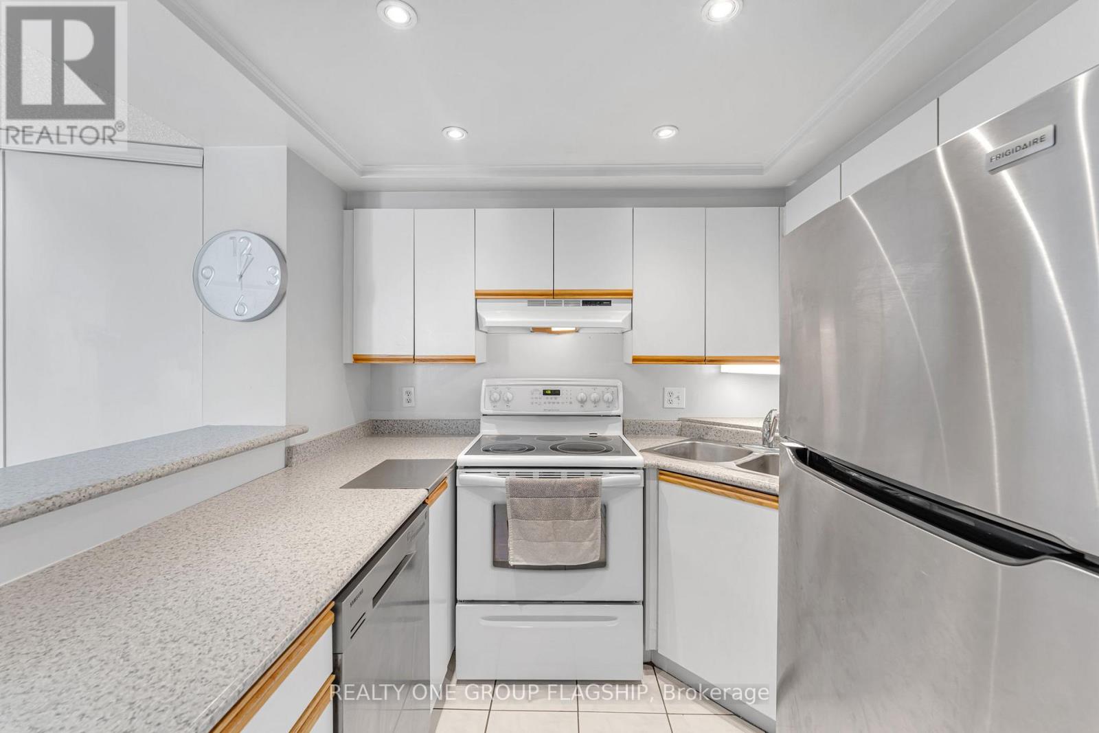 #410 105 BAGOT STREET - 17
