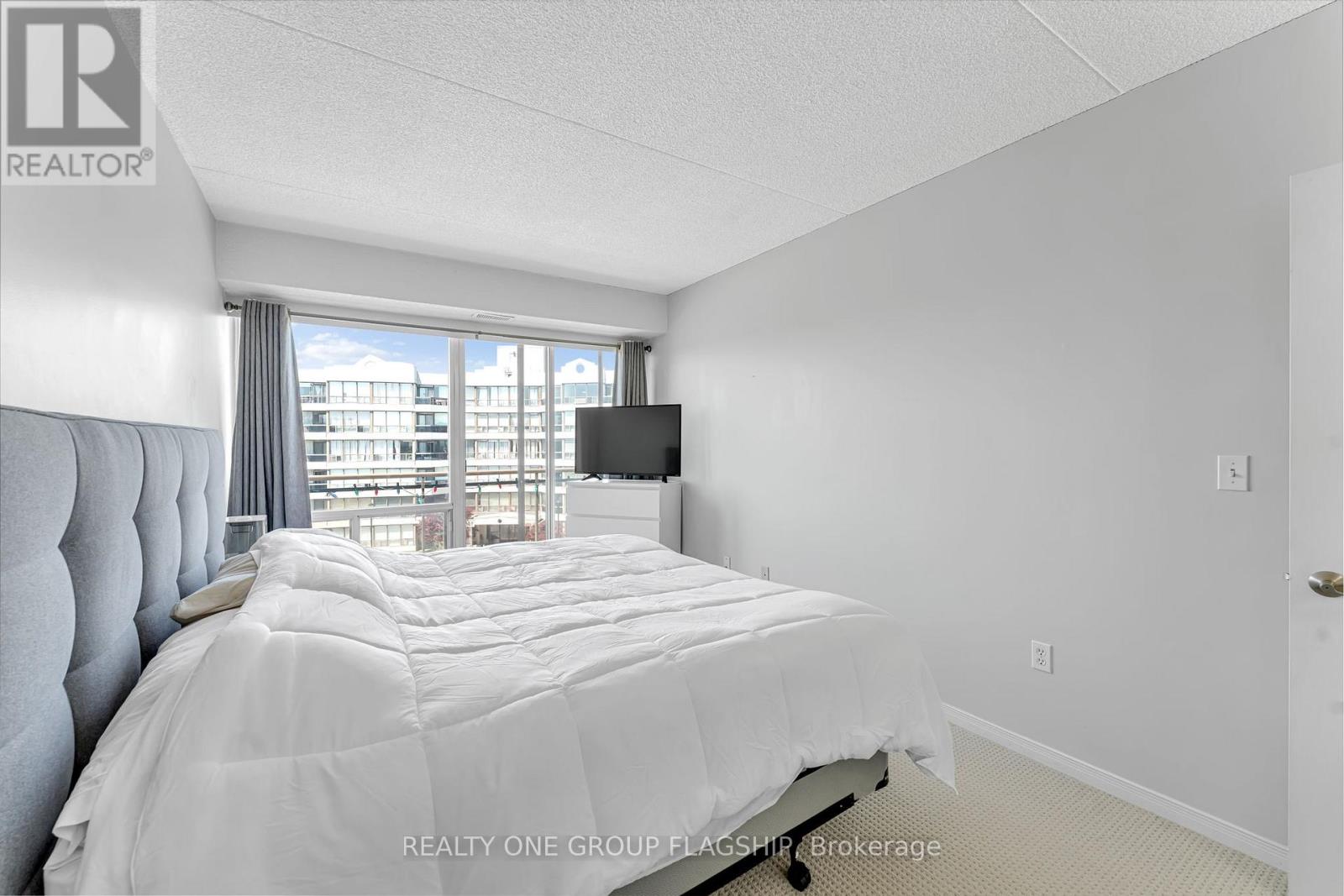 #410 105 BAGOT STREET - 26