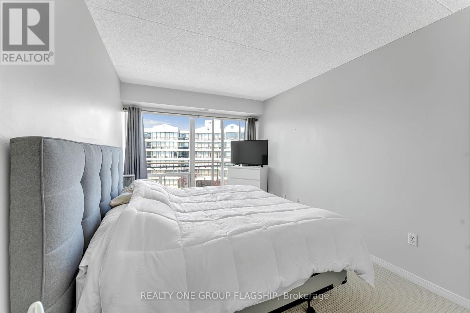 #410 105 BAGOT STREET - 27