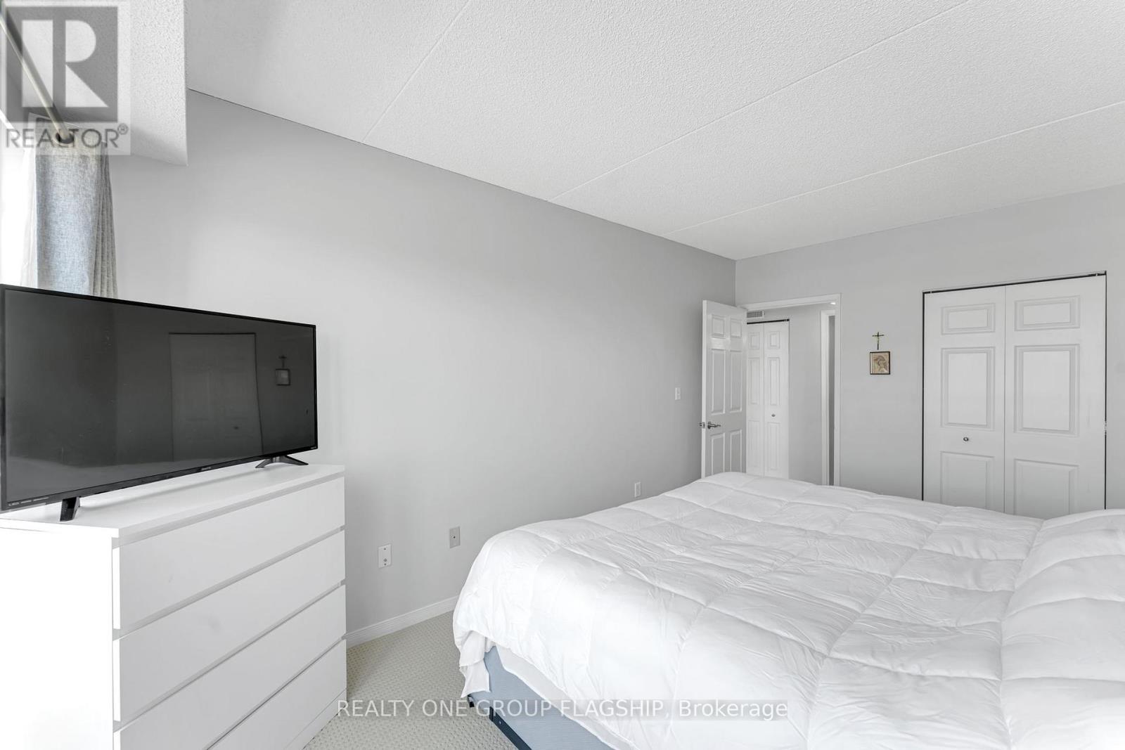 #410 105 BAGOT STREET - 29