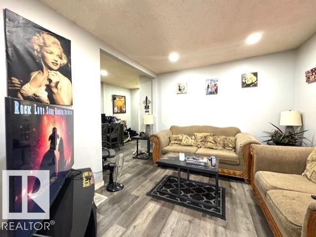 11202 96 ST NW - 8