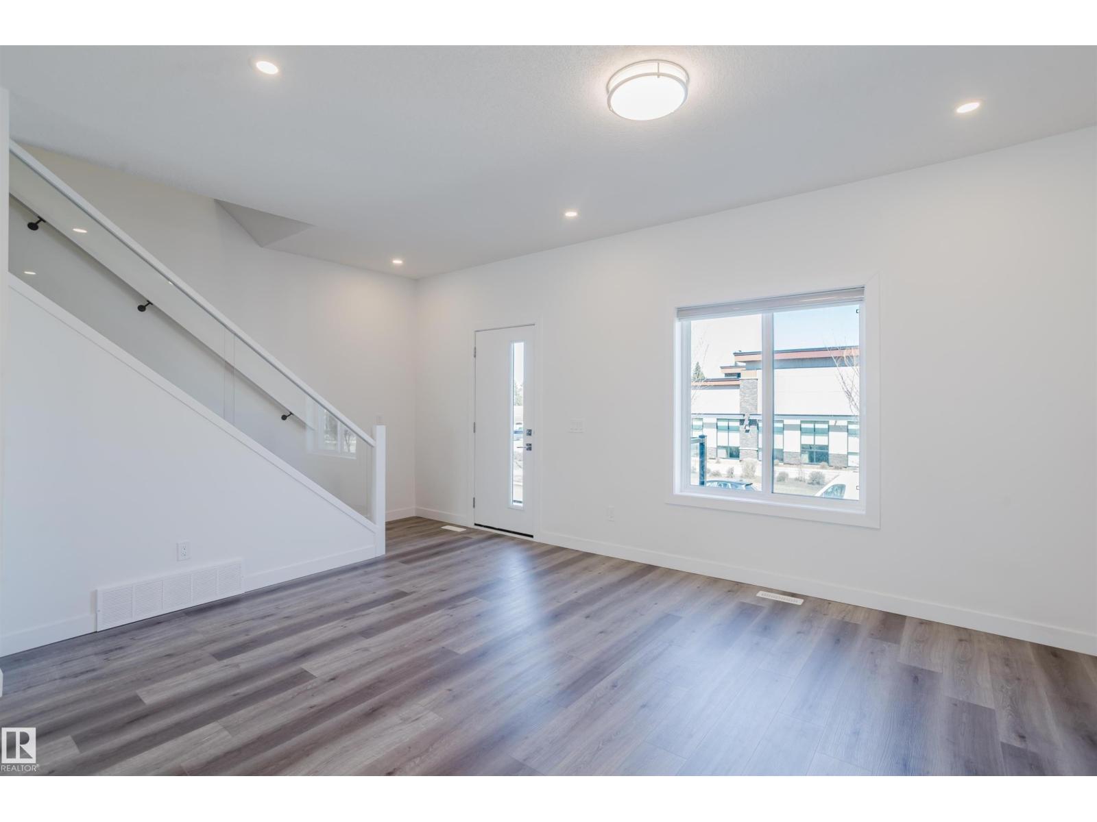 #26 10 SALISBURY WY - 4
