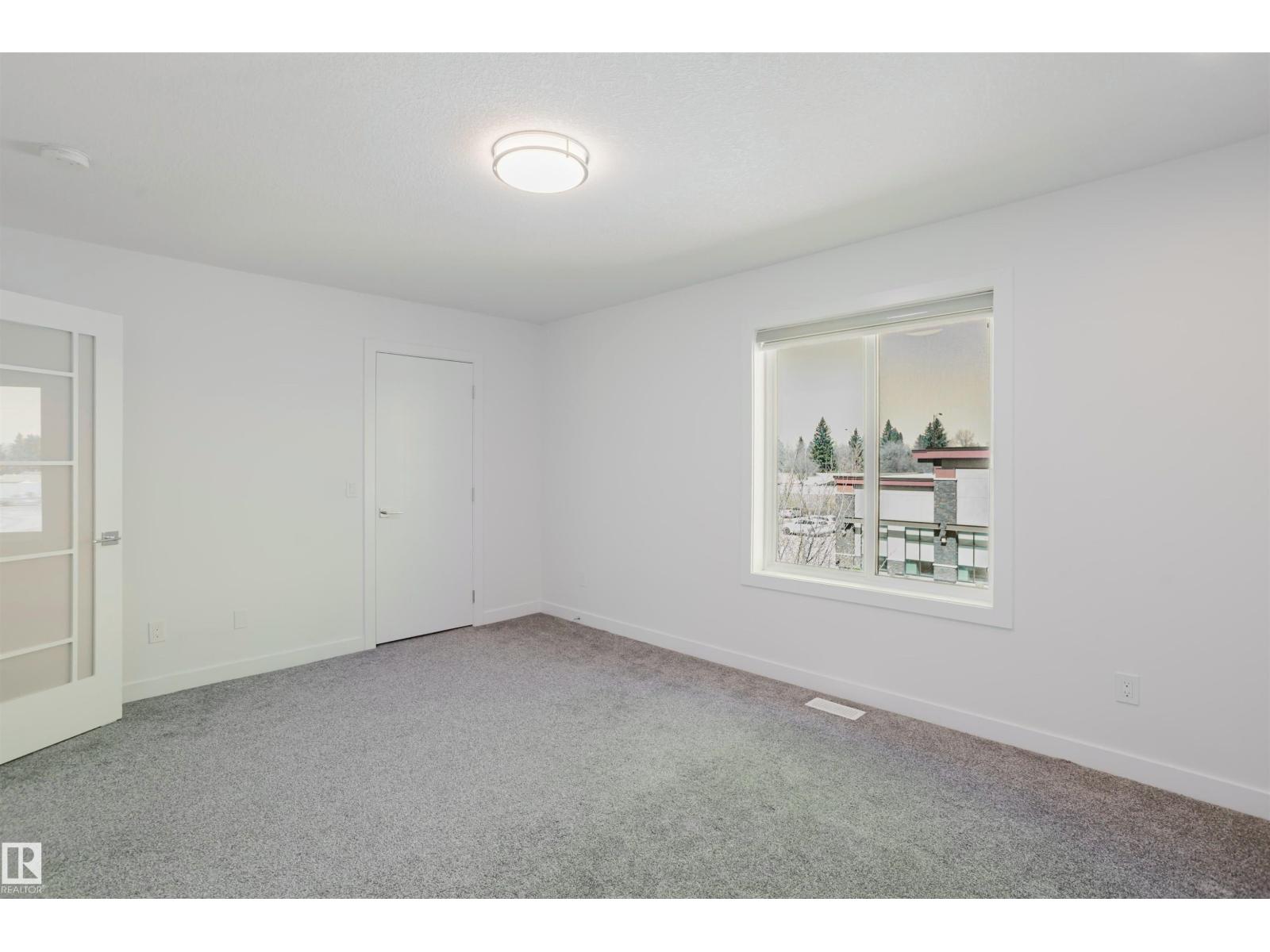 #26 10 SALISBURY WY - 32