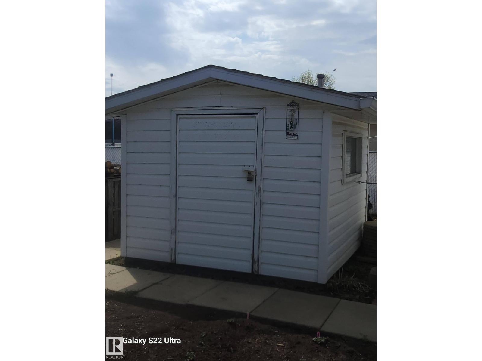 4419 43 AV — photo 12