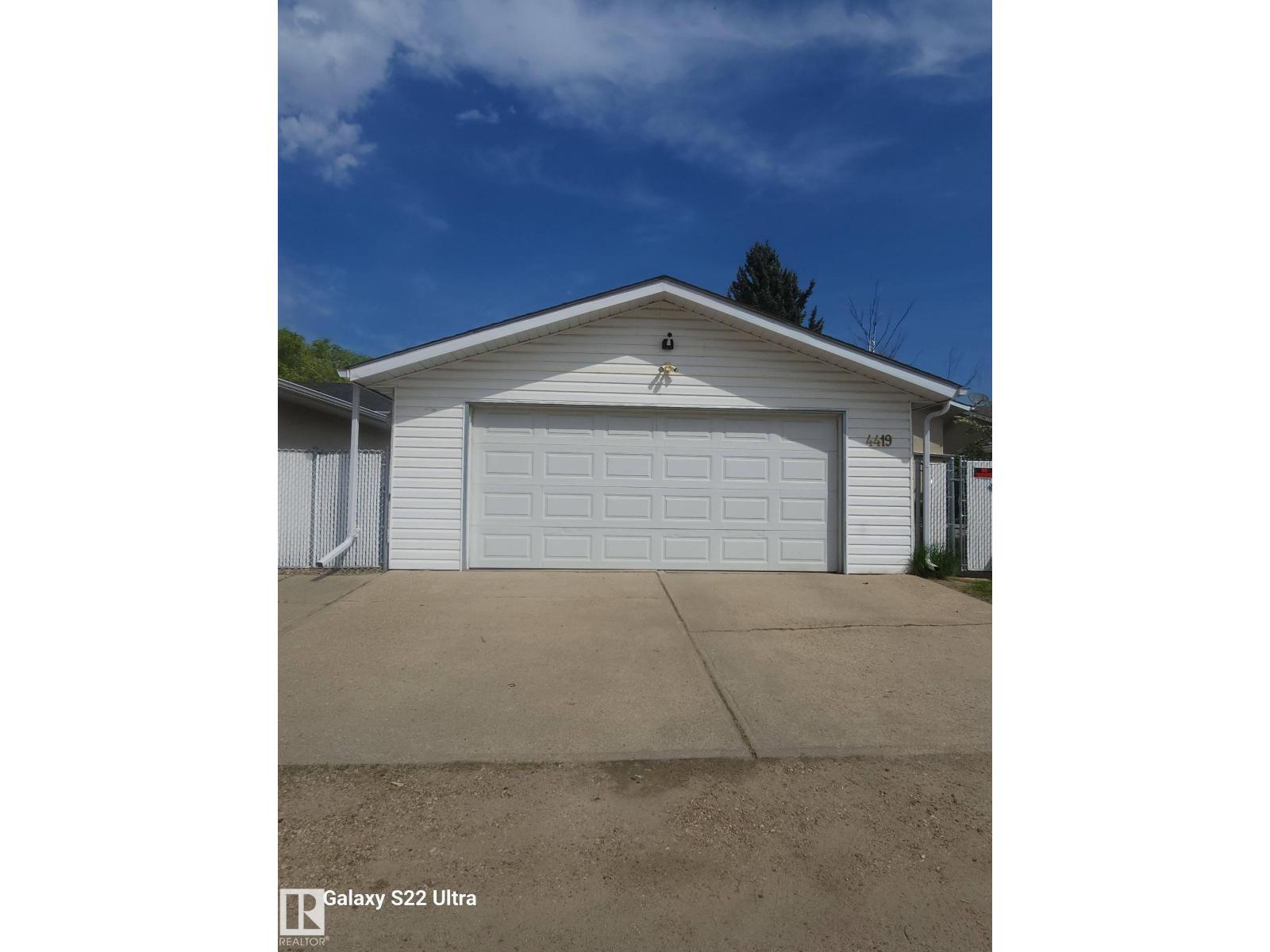 4419 43 AV — photo 14