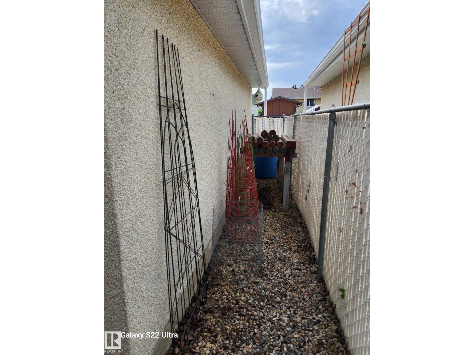 4419 43 AV — photo 17
