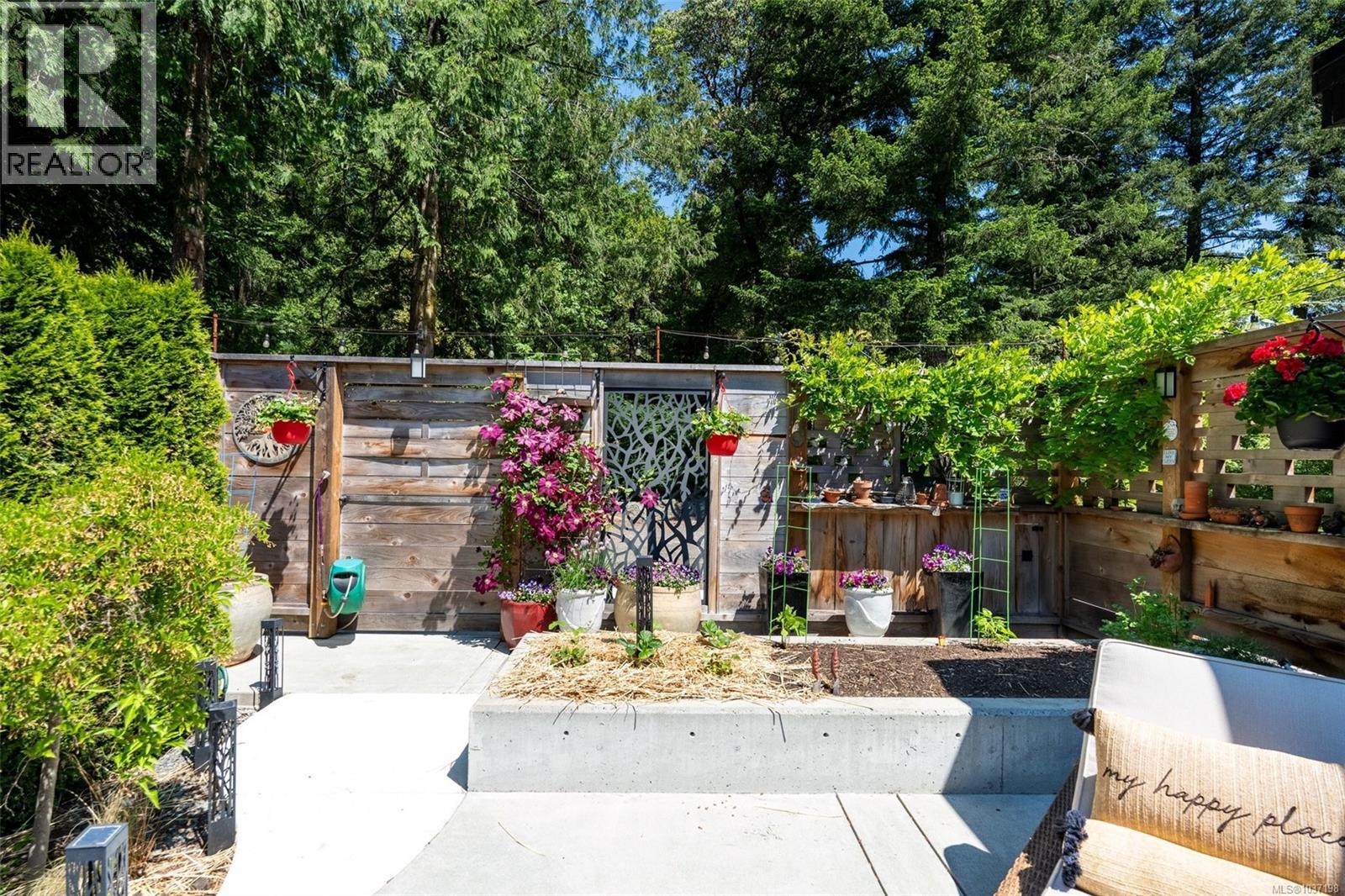  10 Hartland Avenue, Saanich