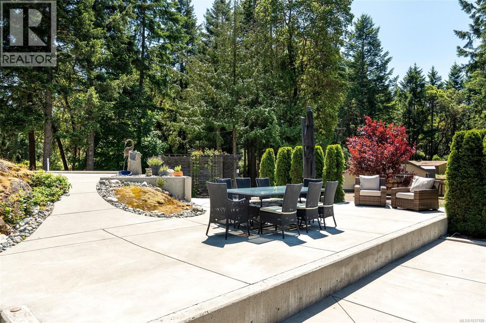  10 Hartland Avenue, Saanich