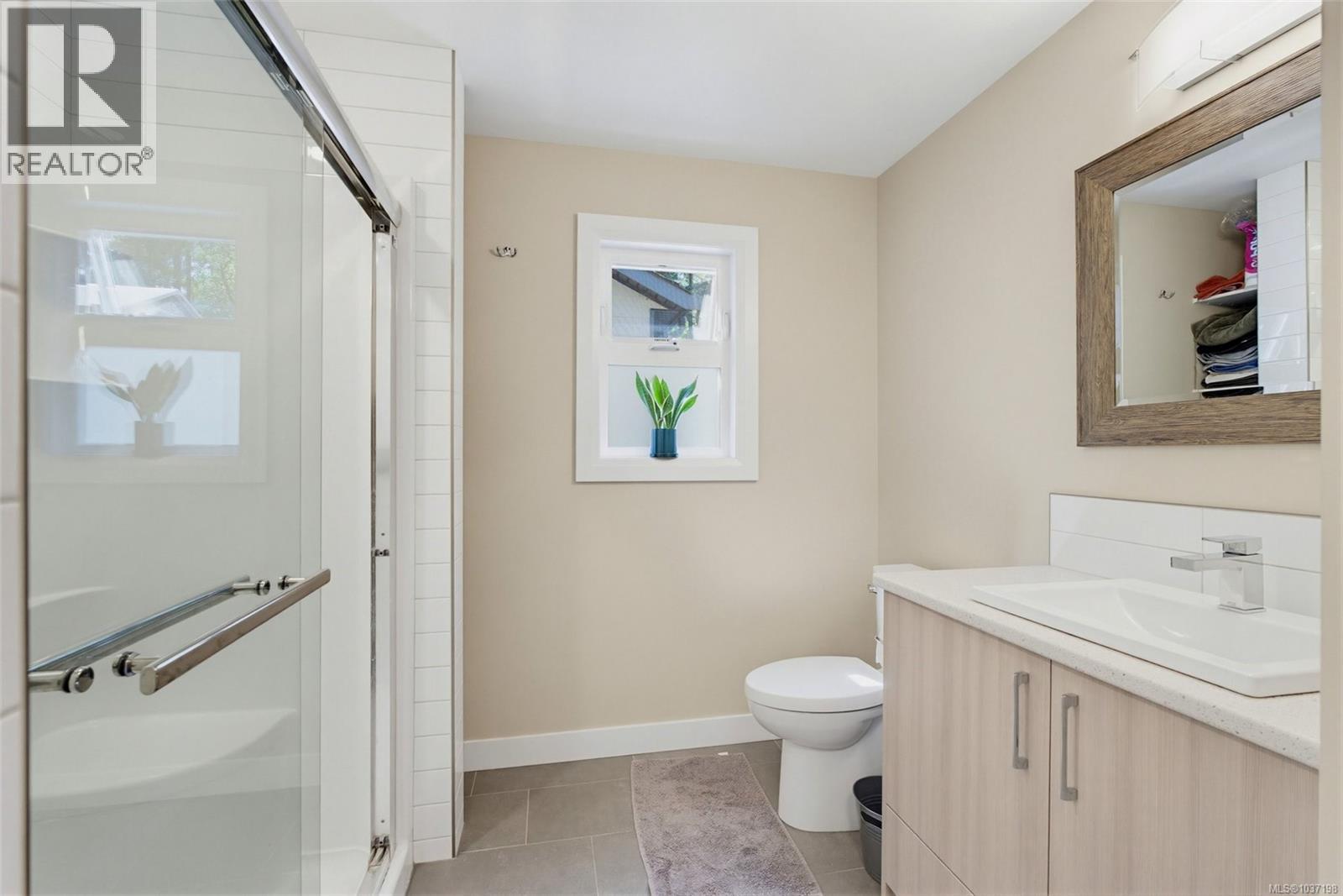  10 Hartland Avenue, Saanich