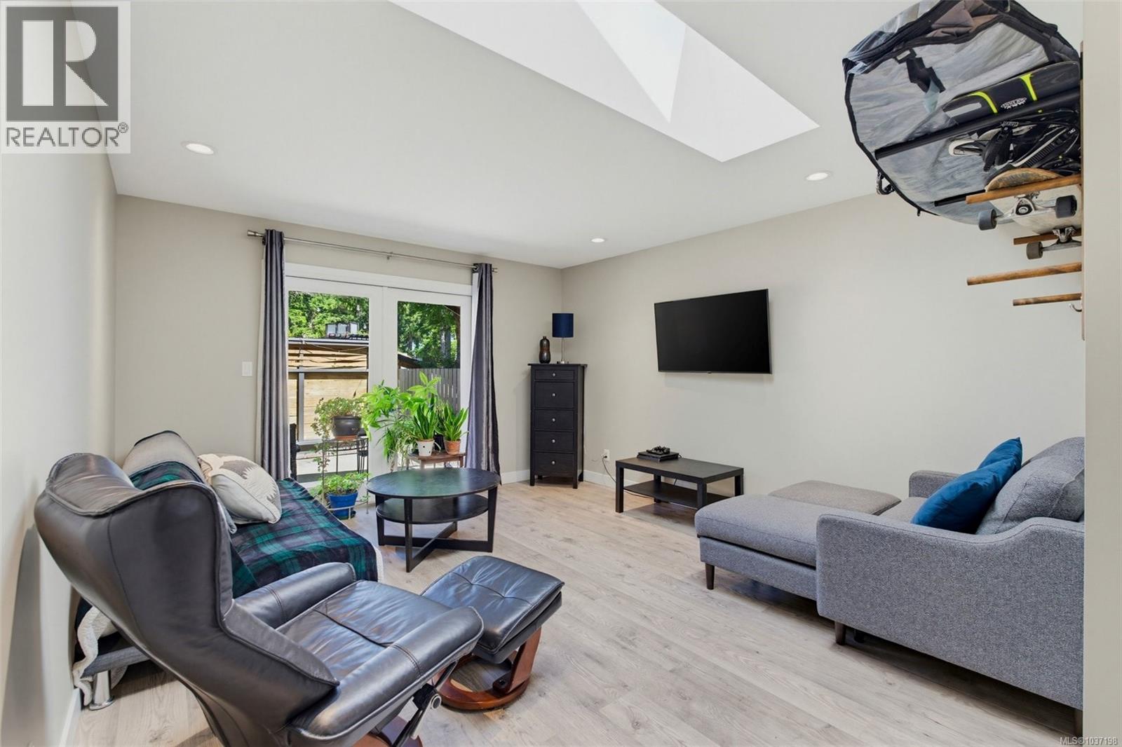 10 Hartland Avenue, Saanich