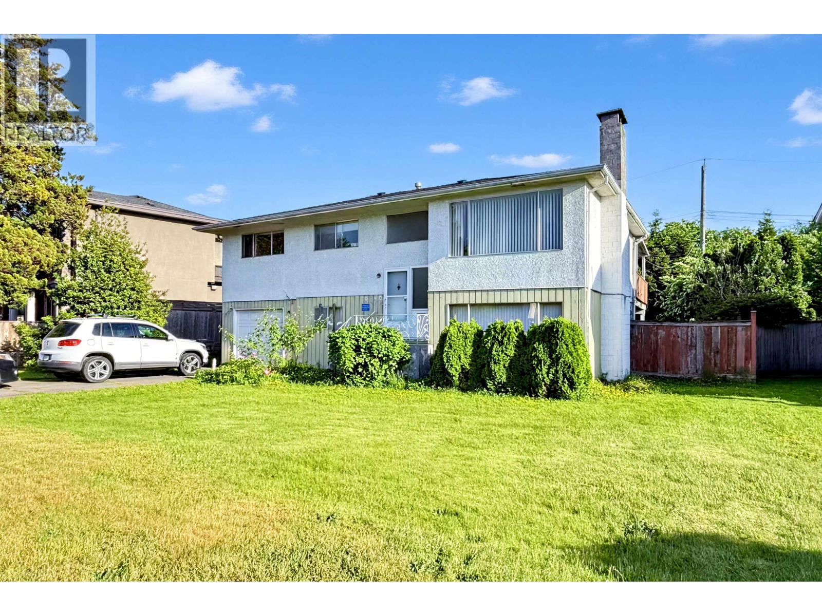 10580 DENNIS Crescent - main photo