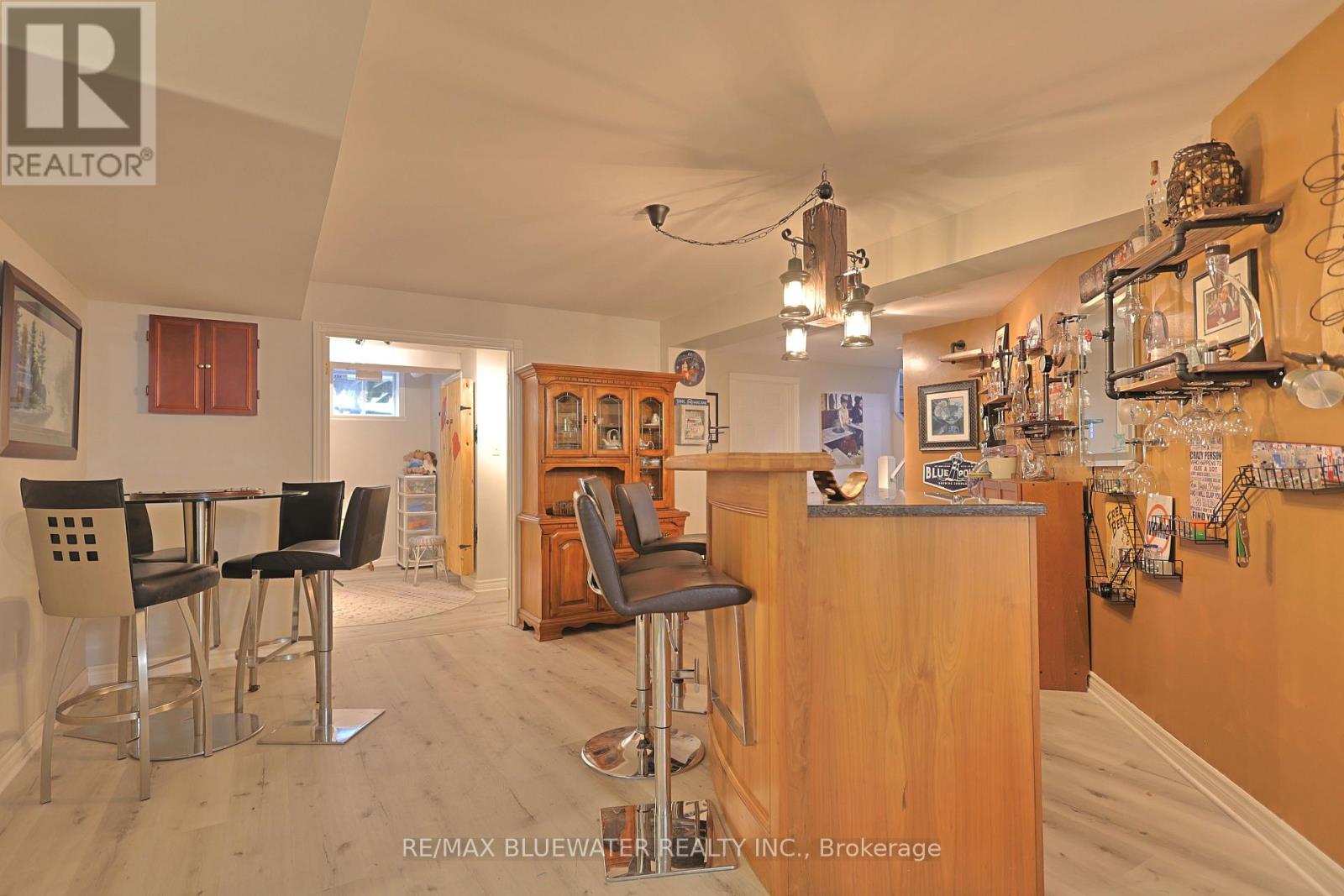 10419 PINETREE DRIVE - 34