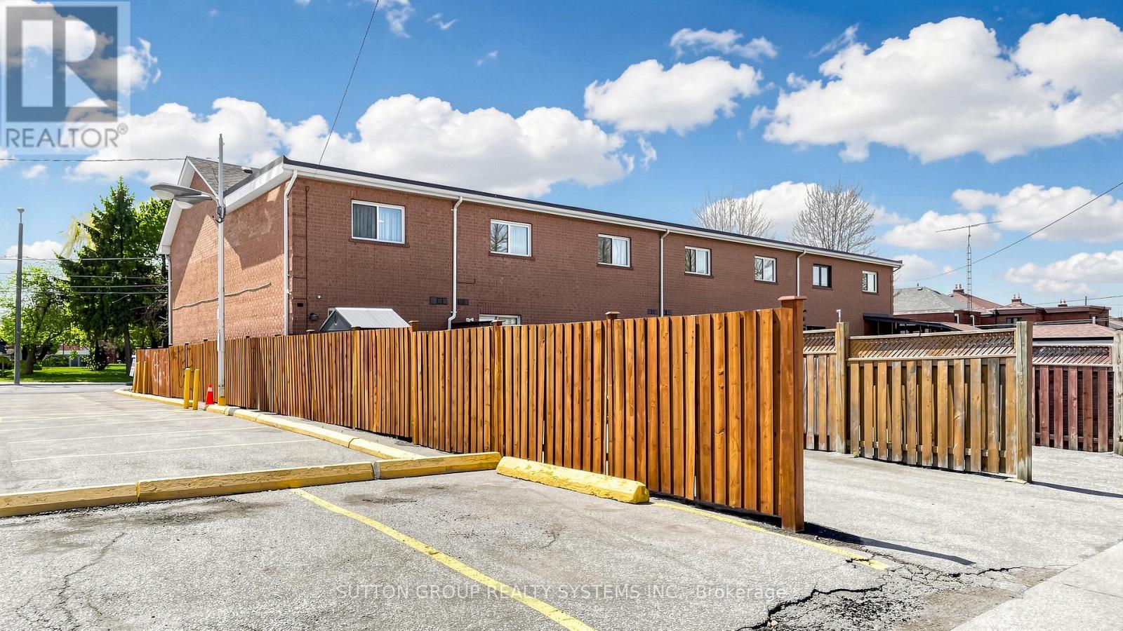2138 EGLINTON AVENUE W - 28