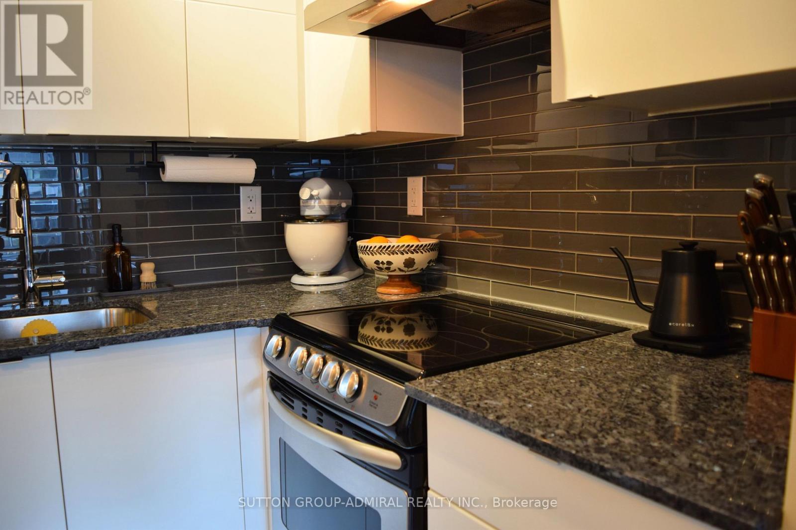 ##402 160 FLEMINGTON ROAD - 14