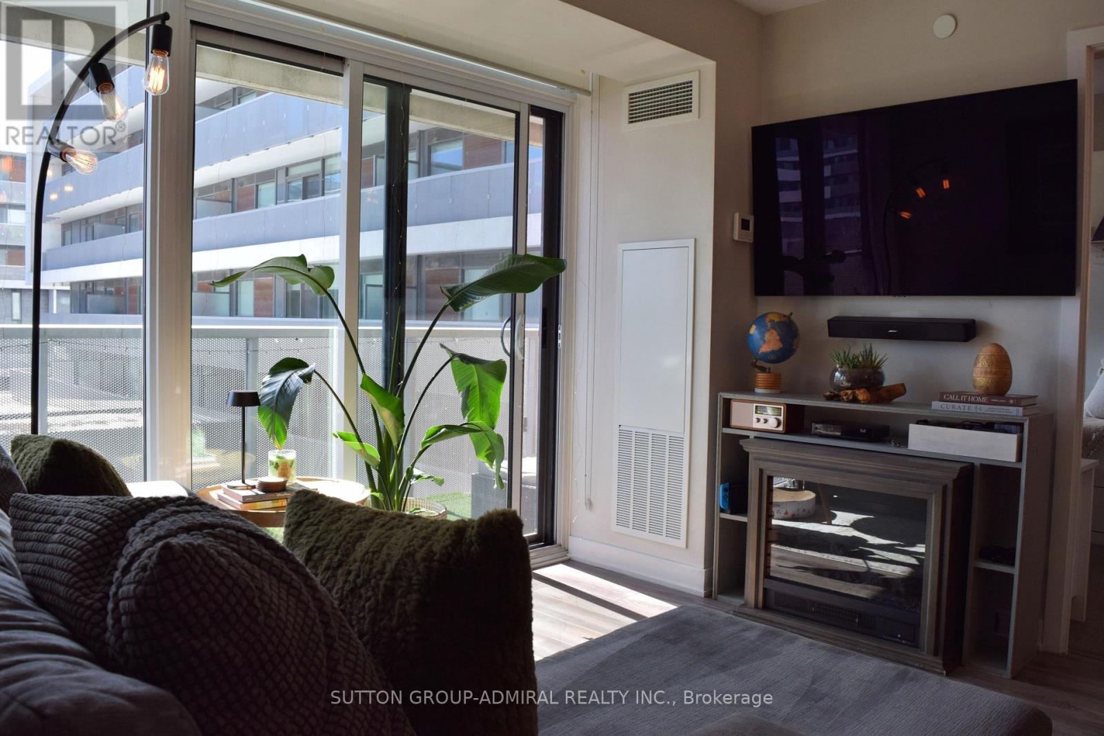 ##402 160 FLEMINGTON ROAD - 27