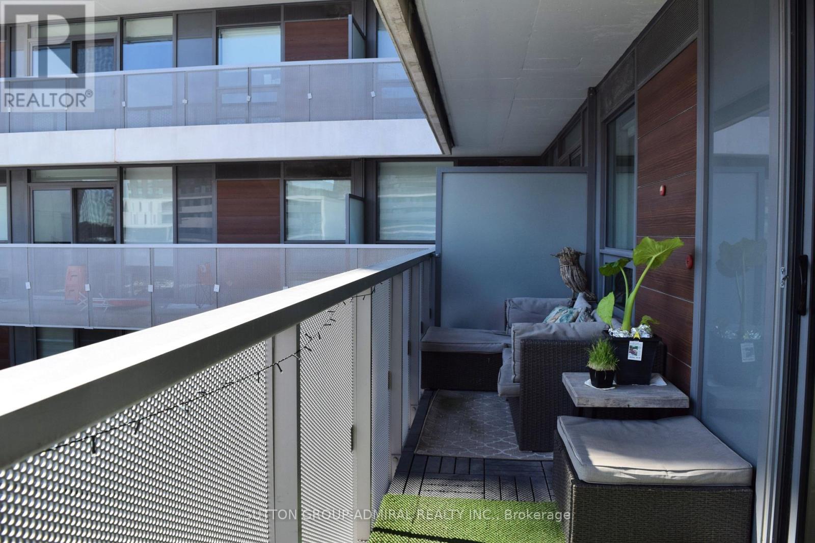 ##402 160 FLEMINGTON ROAD - 30