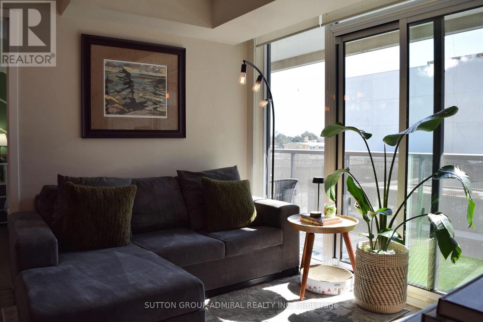 ##402 160 FLEMINGTON ROAD - 28