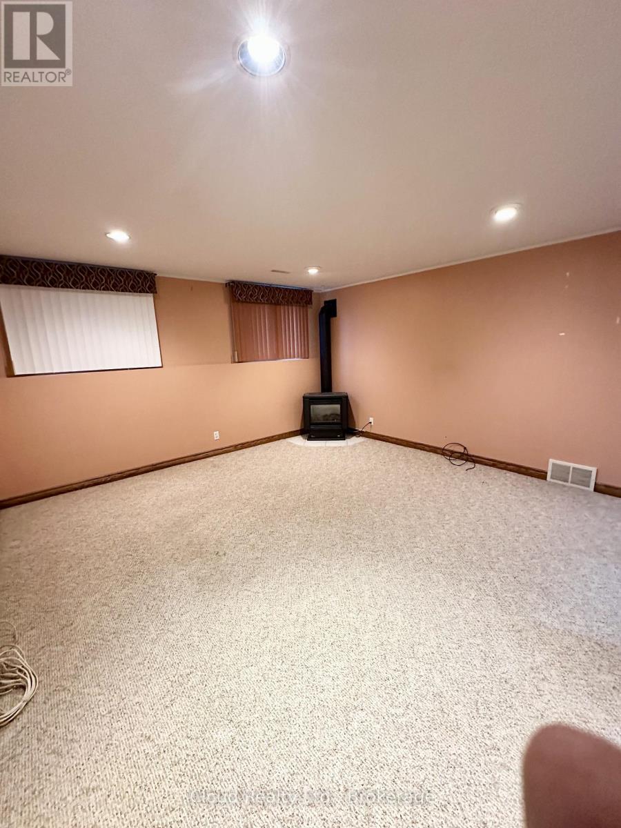 86 GLENDALE DRIVE E - 15