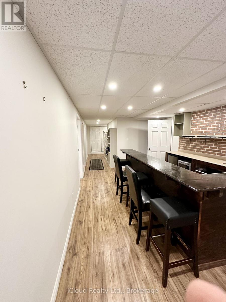 86 GLENDALE DRIVE E - 11