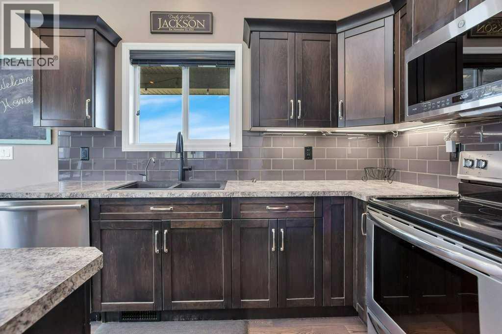 4614 58 Avenue - 11