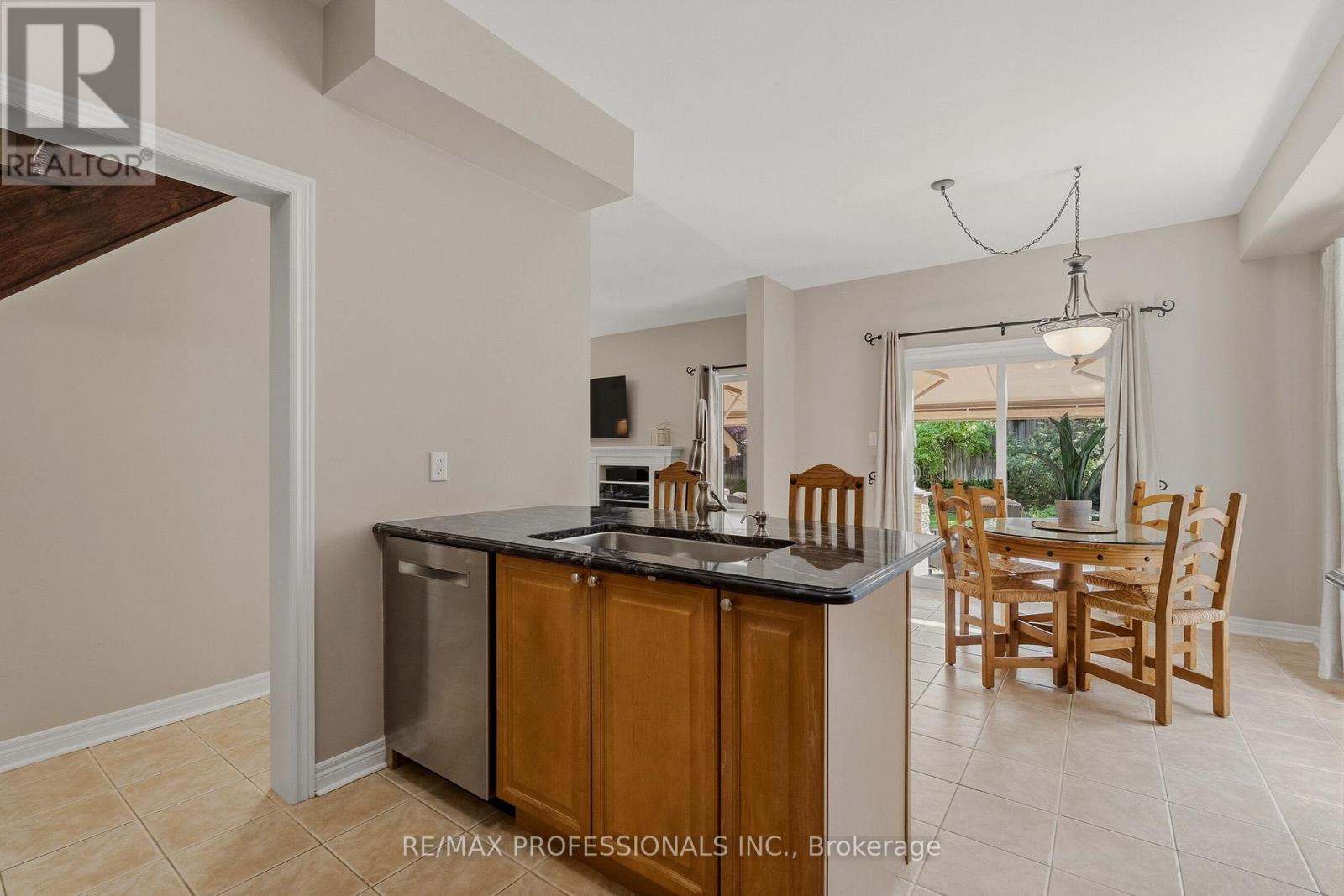 73 NORTH RIDGE CRESCENT - 21