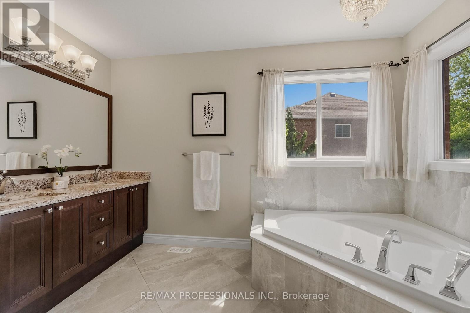 73 NORTH RIDGE CRESCENT - 27