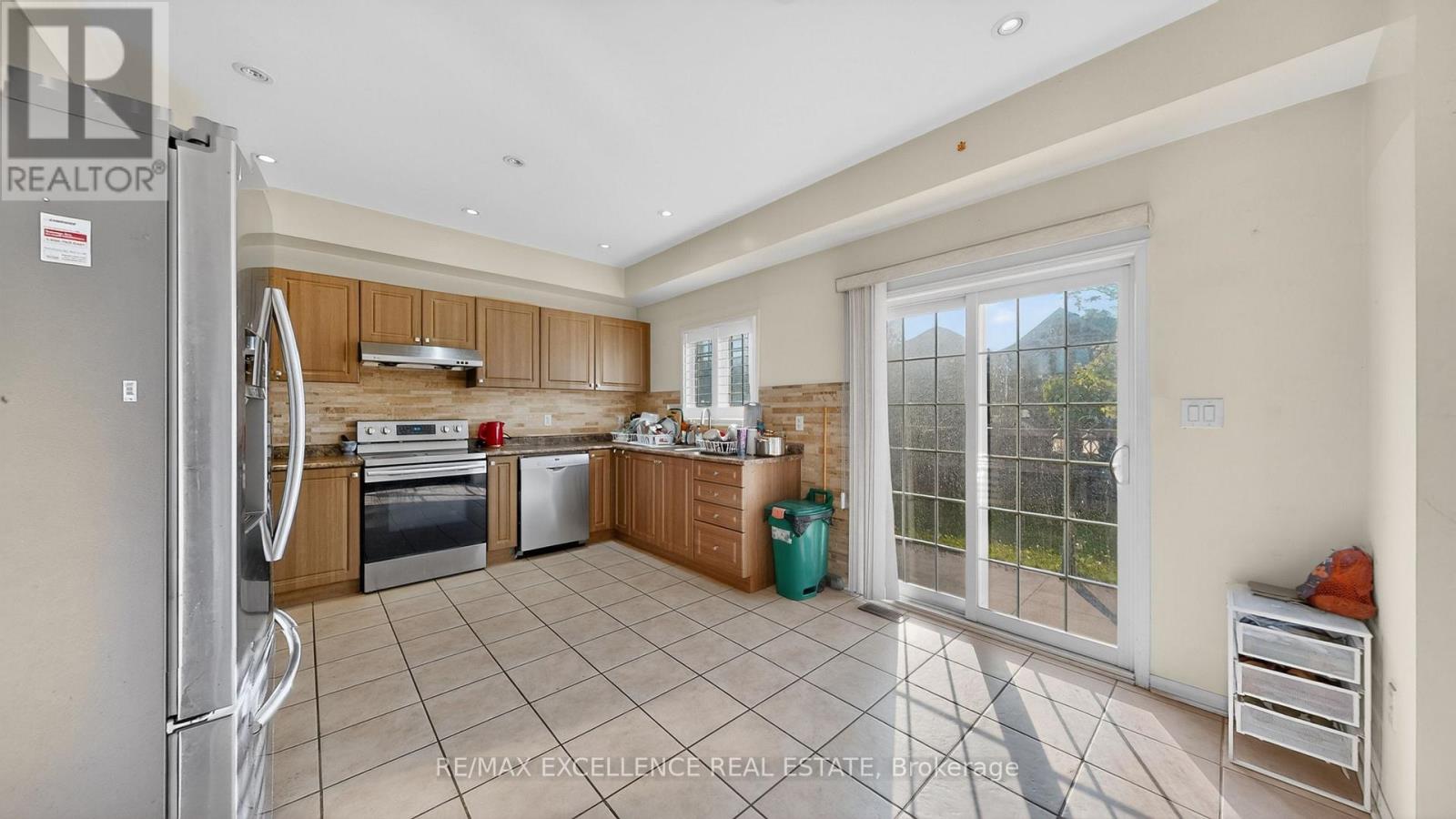 13 LILLIAN CRESCENT - 12
