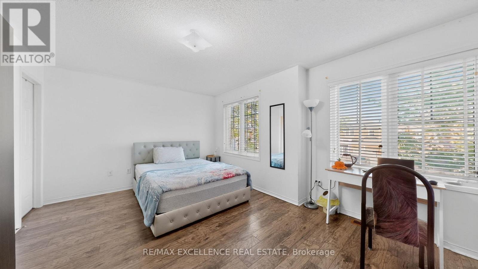 13 LILLIAN CRESCENT - 21