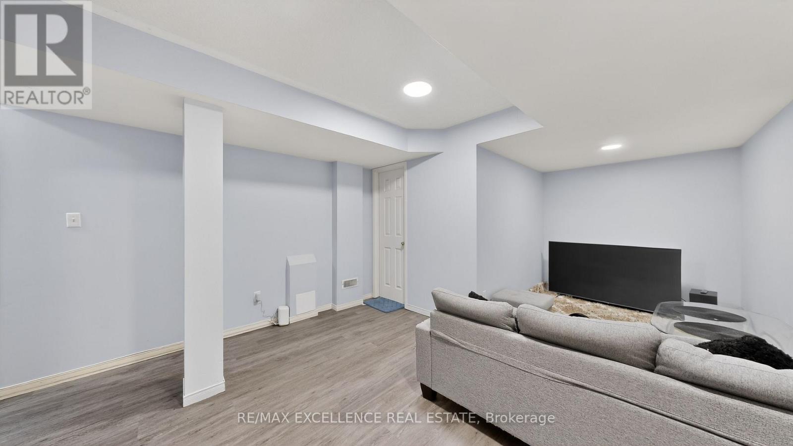 13 LILLIAN CRESCENT - 25