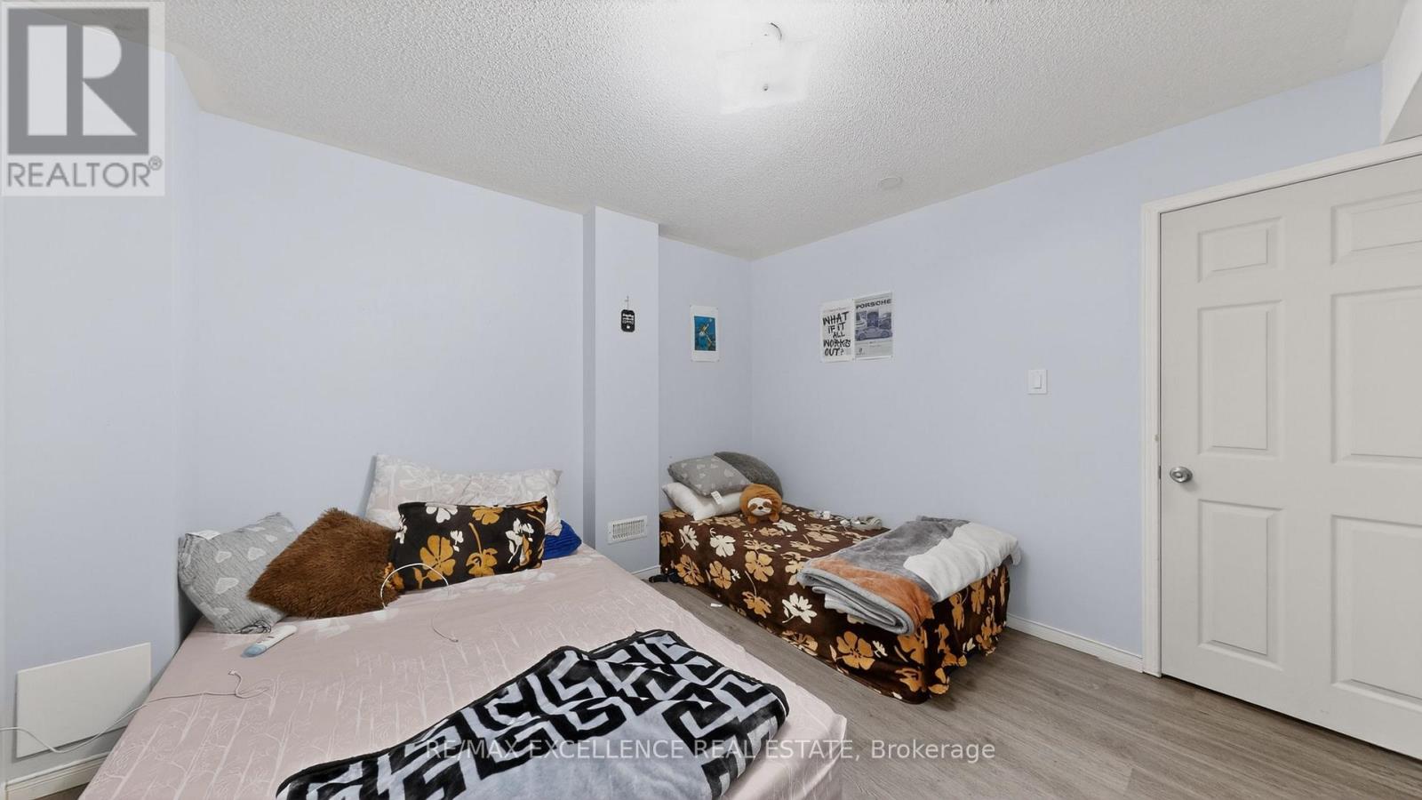 13 LILLIAN CRESCENT - 30
