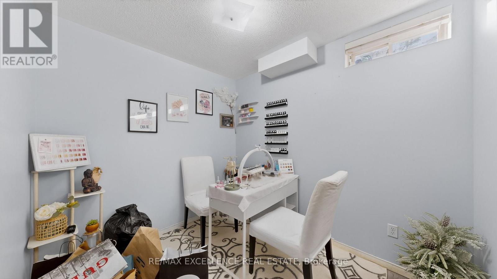 13 LILLIAN CRESCENT - 31