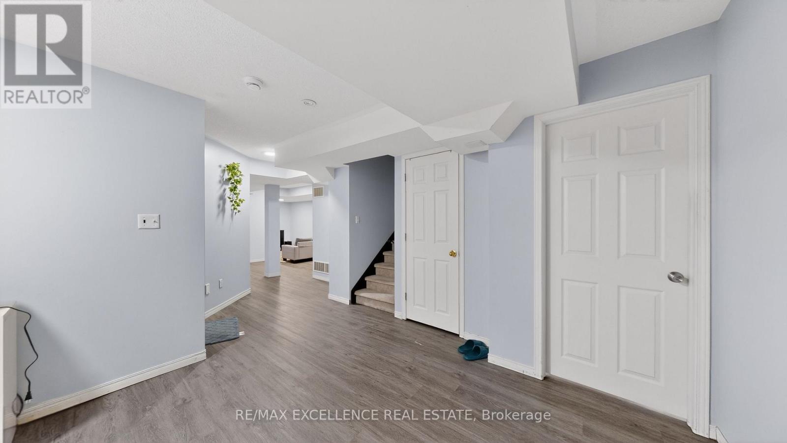 13 LILLIAN CRESCENT - 33