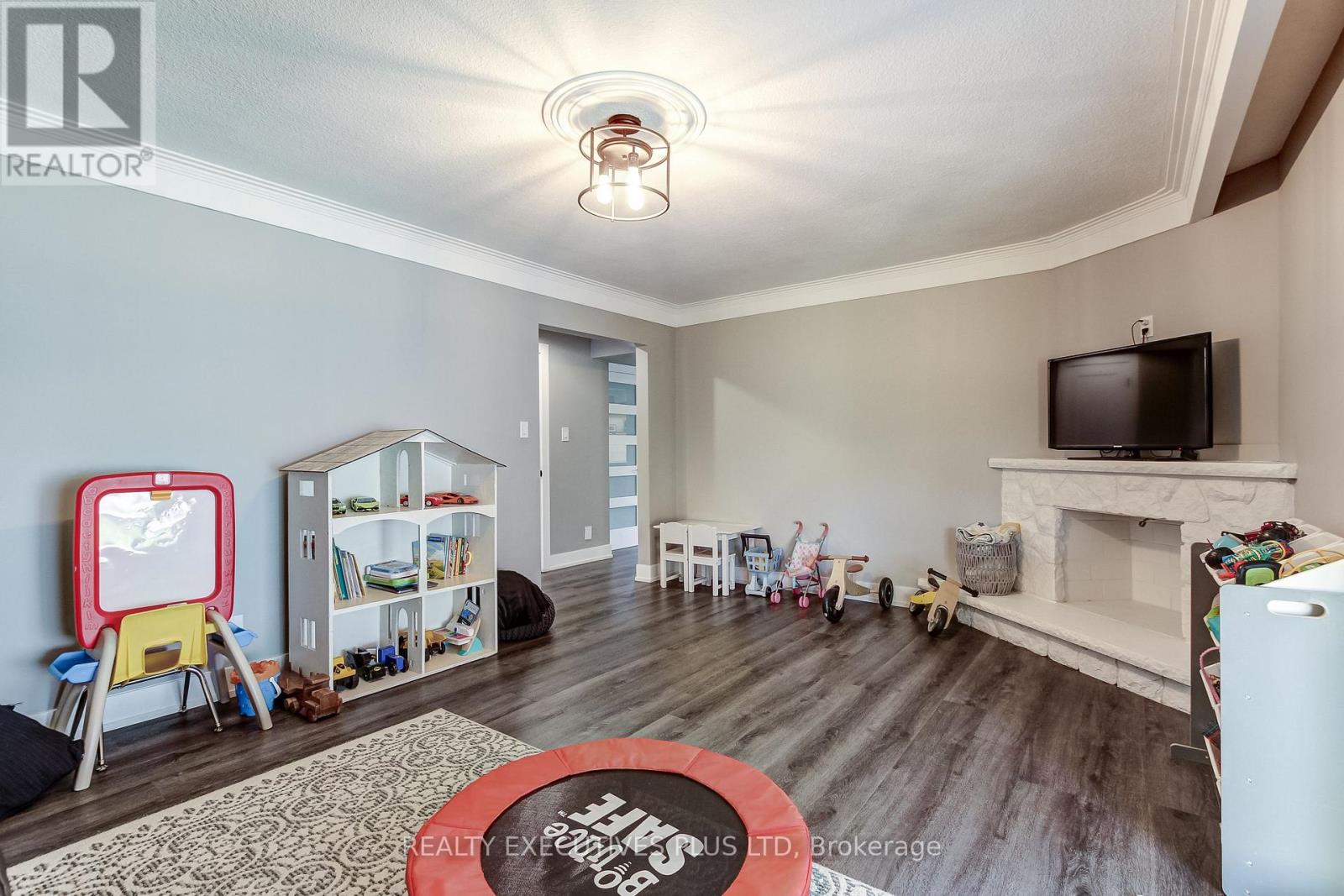 114 NEILSON DRIVE - 17