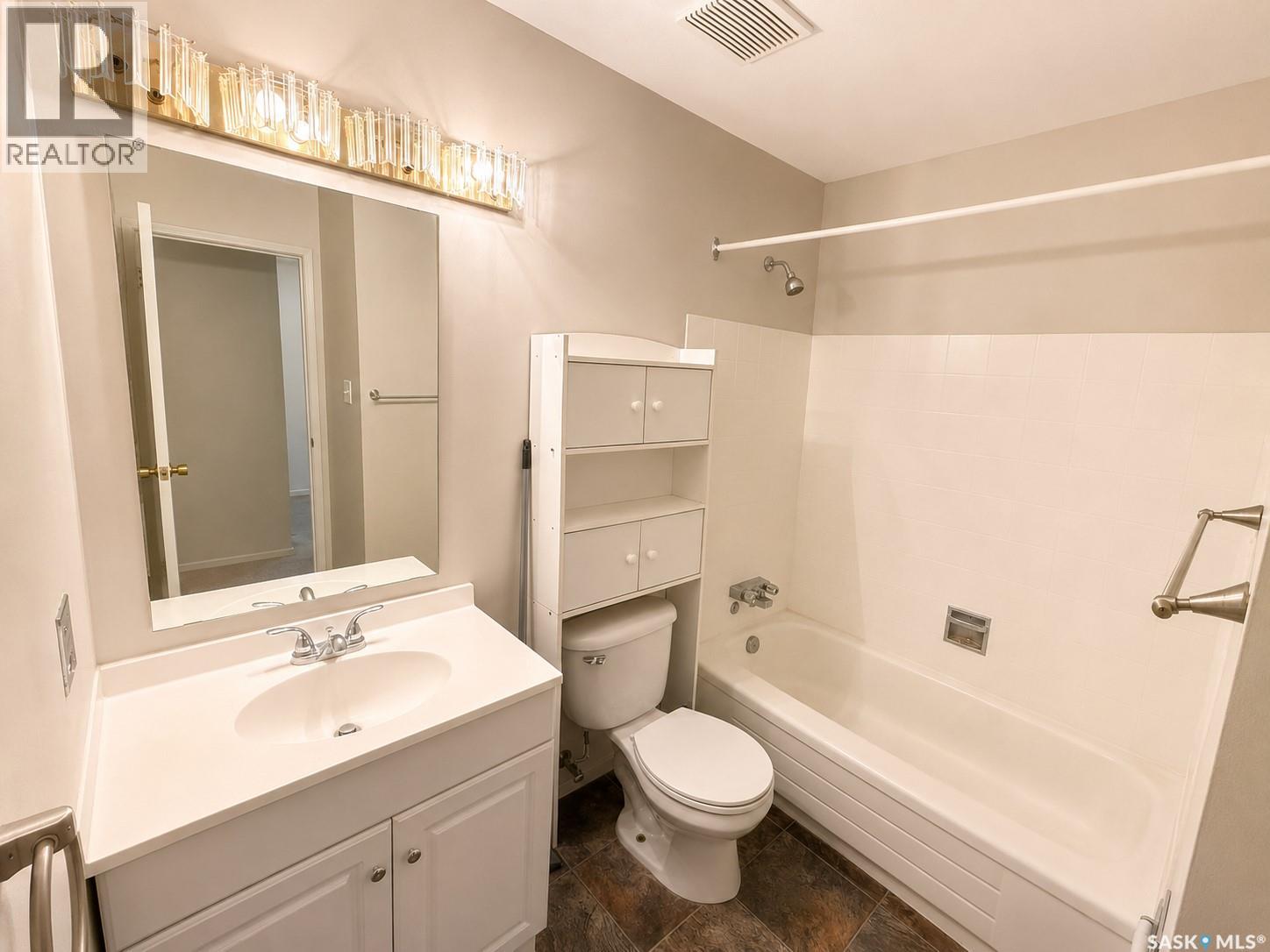 #301 203A Tait PLACE - 9