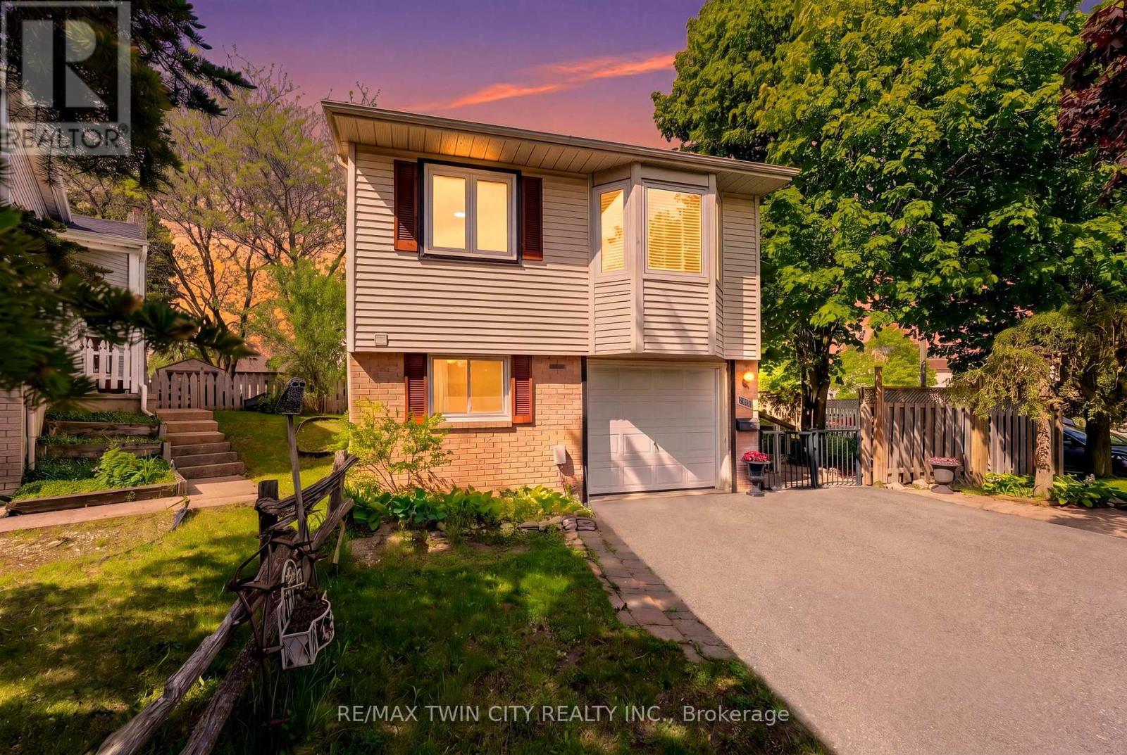 171 HERRON PLACE