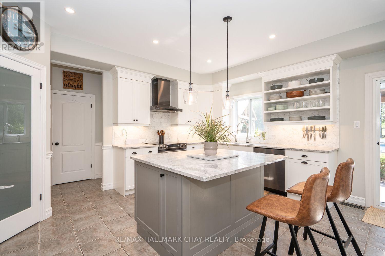 23 SOMERVILLE CRESCENT - 18