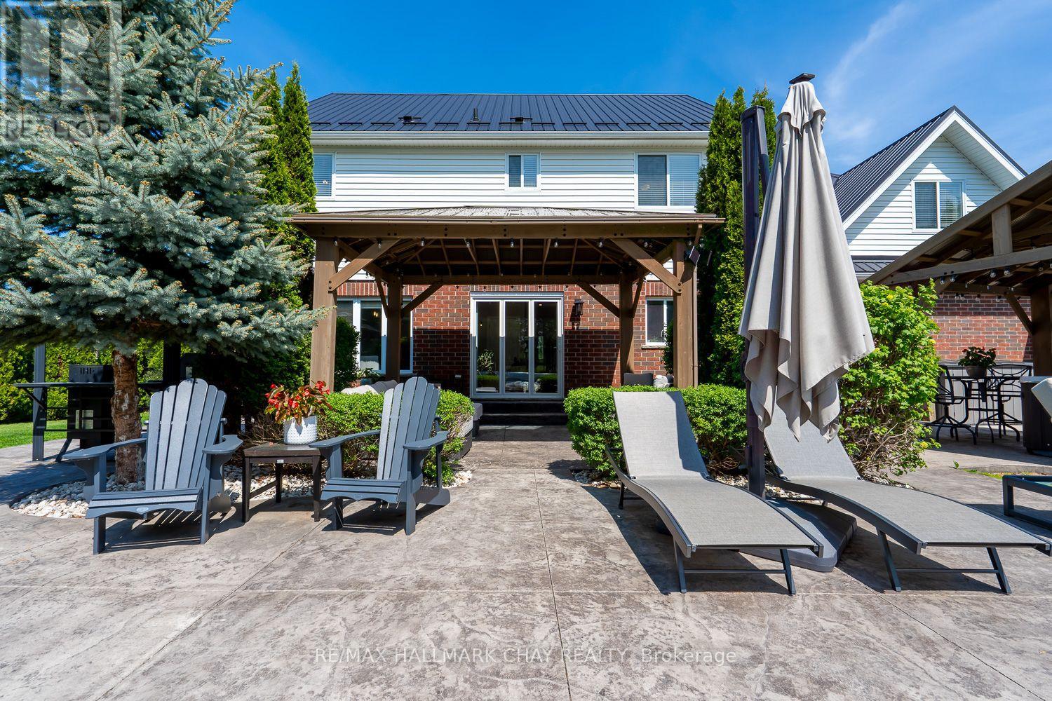 23 SOMERVILLE CRESCENT - 27