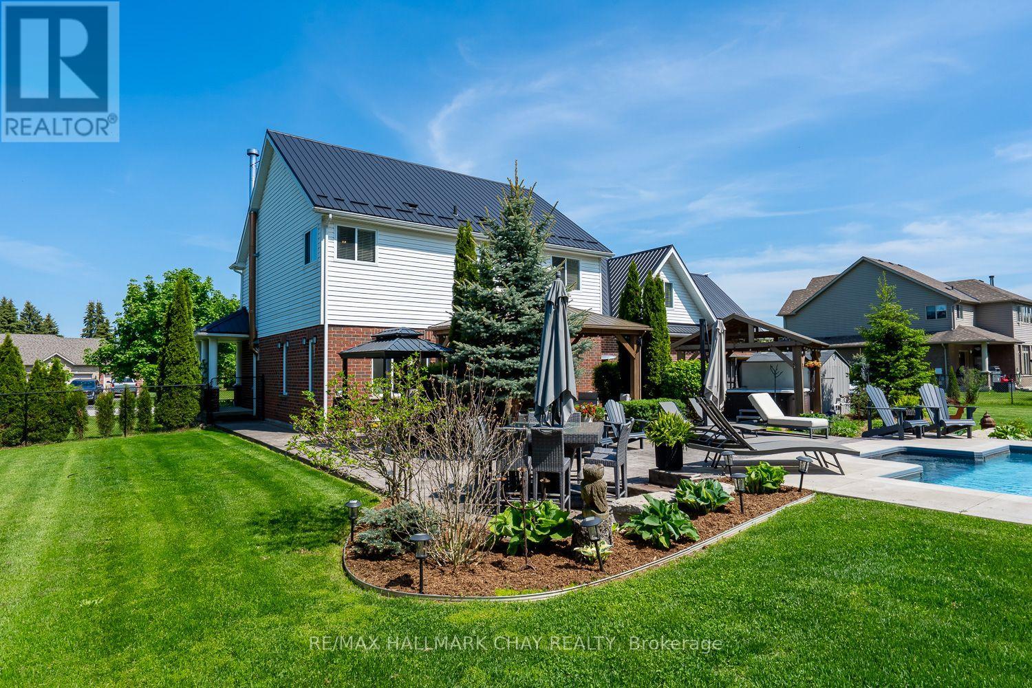 23 SOMERVILLE CRESCENT - 29