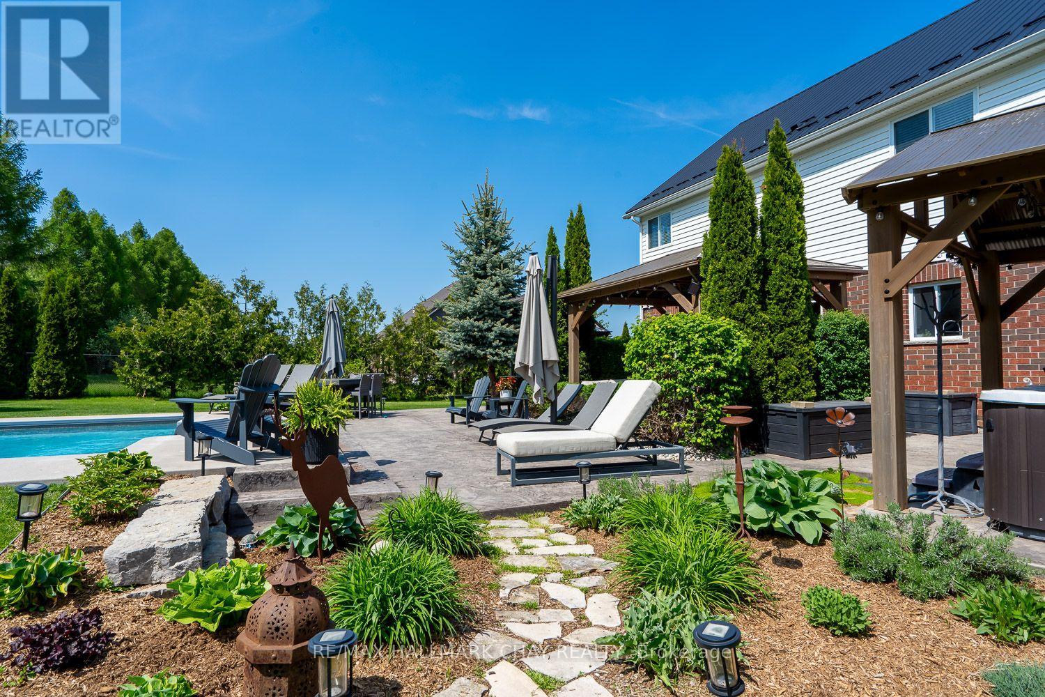 23 SOMERVILLE CRESCENT - 30