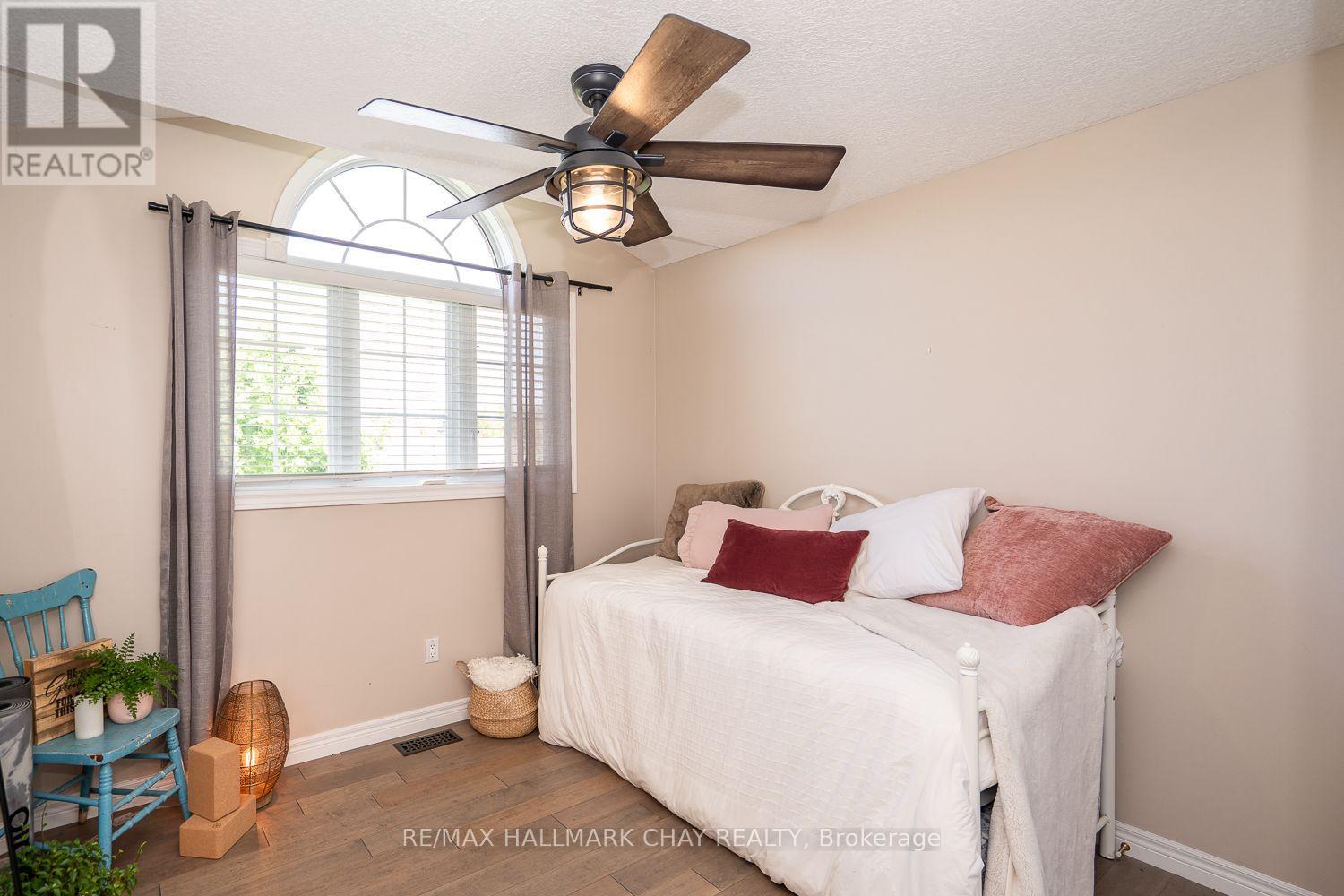 23 SOMERVILLE CRESCENT - 40