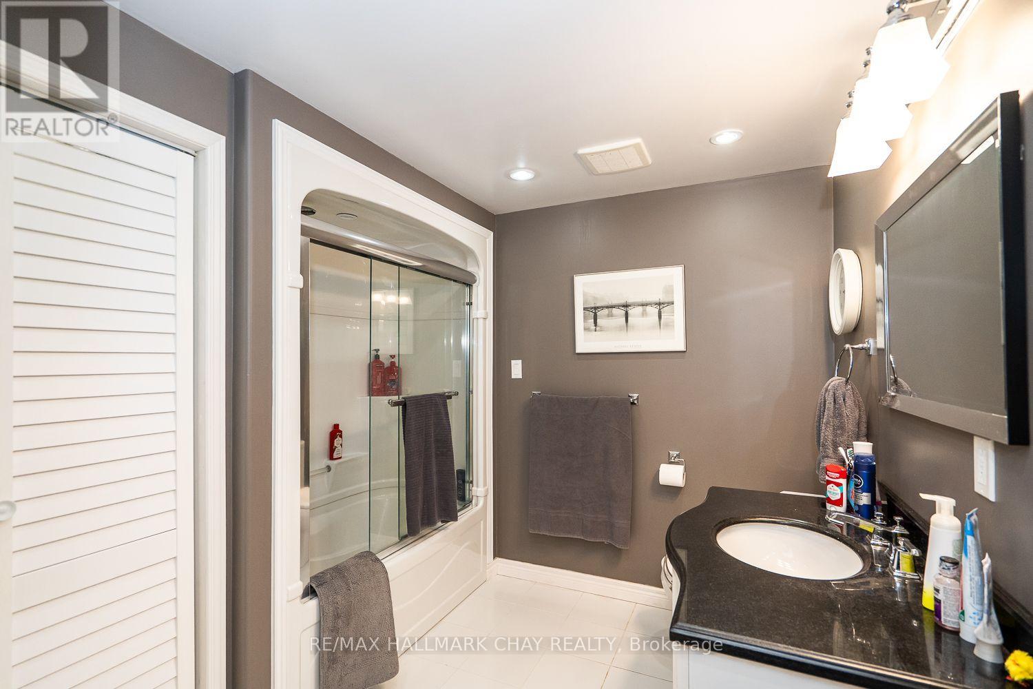 23 SOMERVILLE CRESCENT - 46