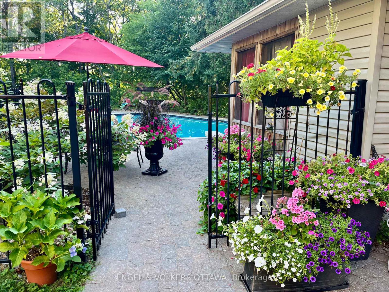 3 HAZELWOOD WAY - 31