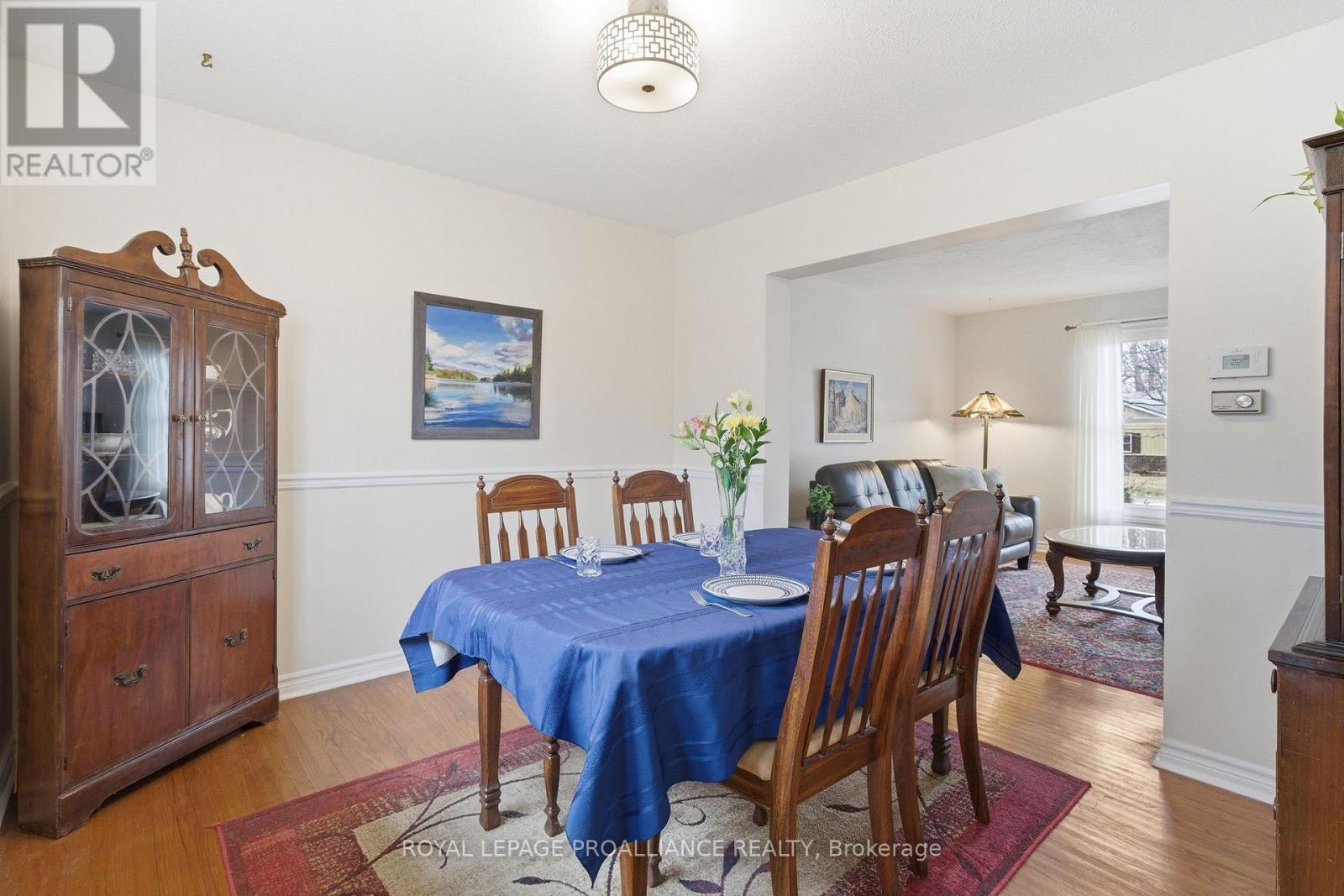 14 FOREST HILL CRESCENT - 14