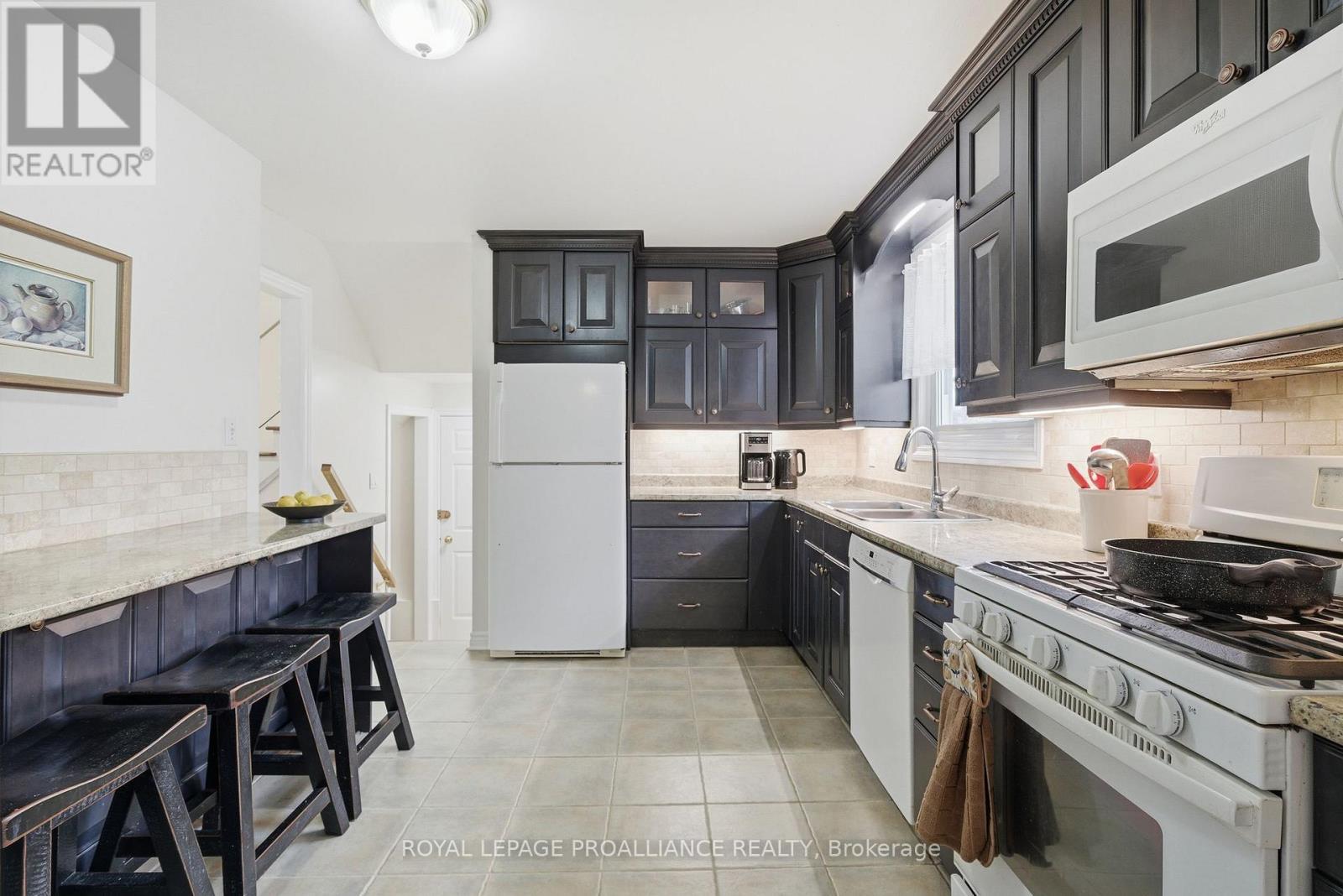 14 FOREST HILL CRESCENT - 16