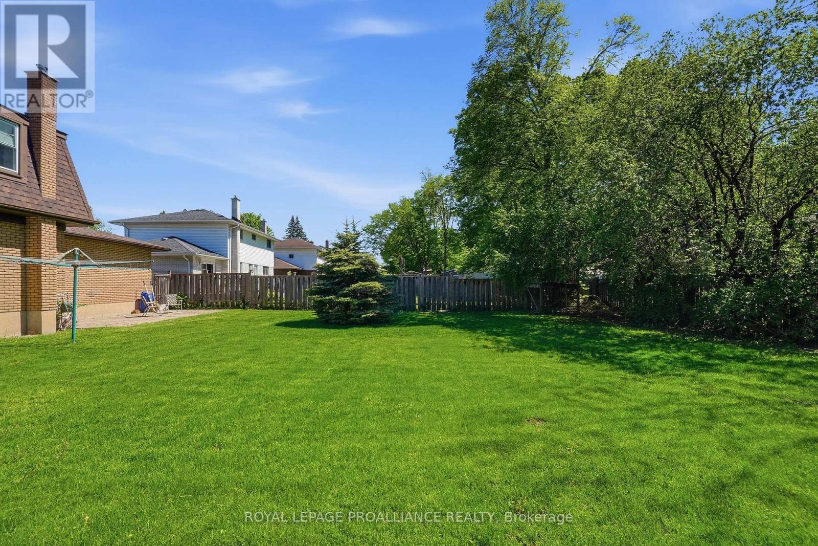 14 FOREST HILL CRESCENT - 42