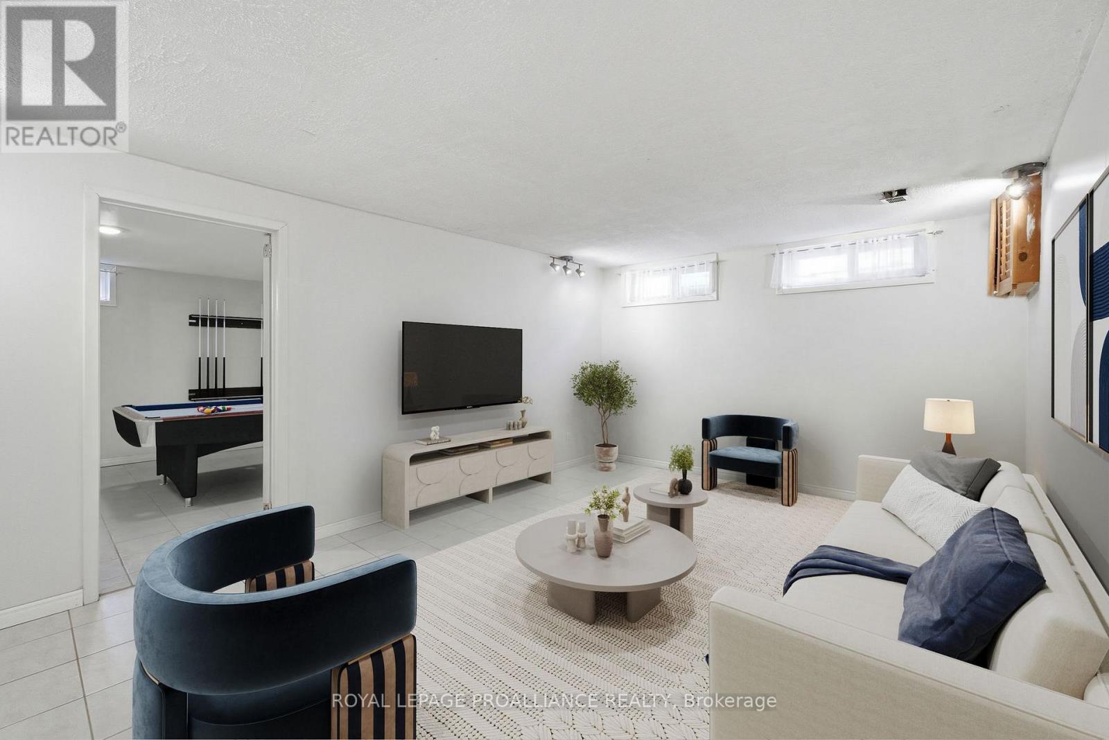 14 FOREST HILL CRESCENT - 32