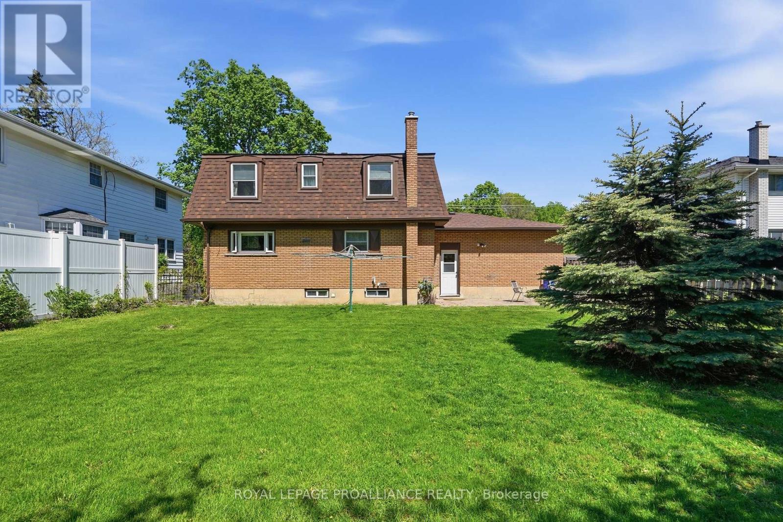 14 FOREST HILL CRESCENT - 39