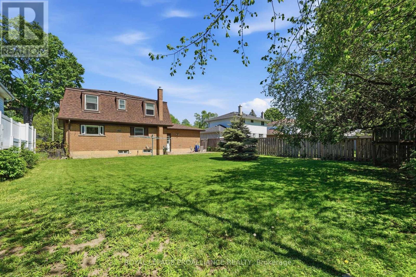14 FOREST HILL CRESCENT - 37
