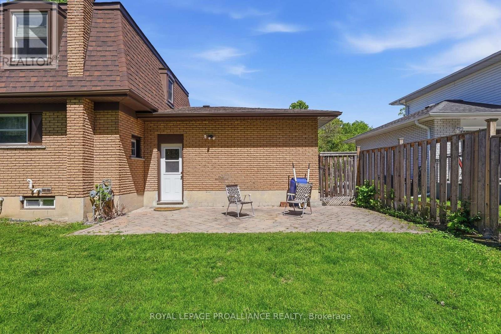 14 FOREST HILL CRESCENT - 40