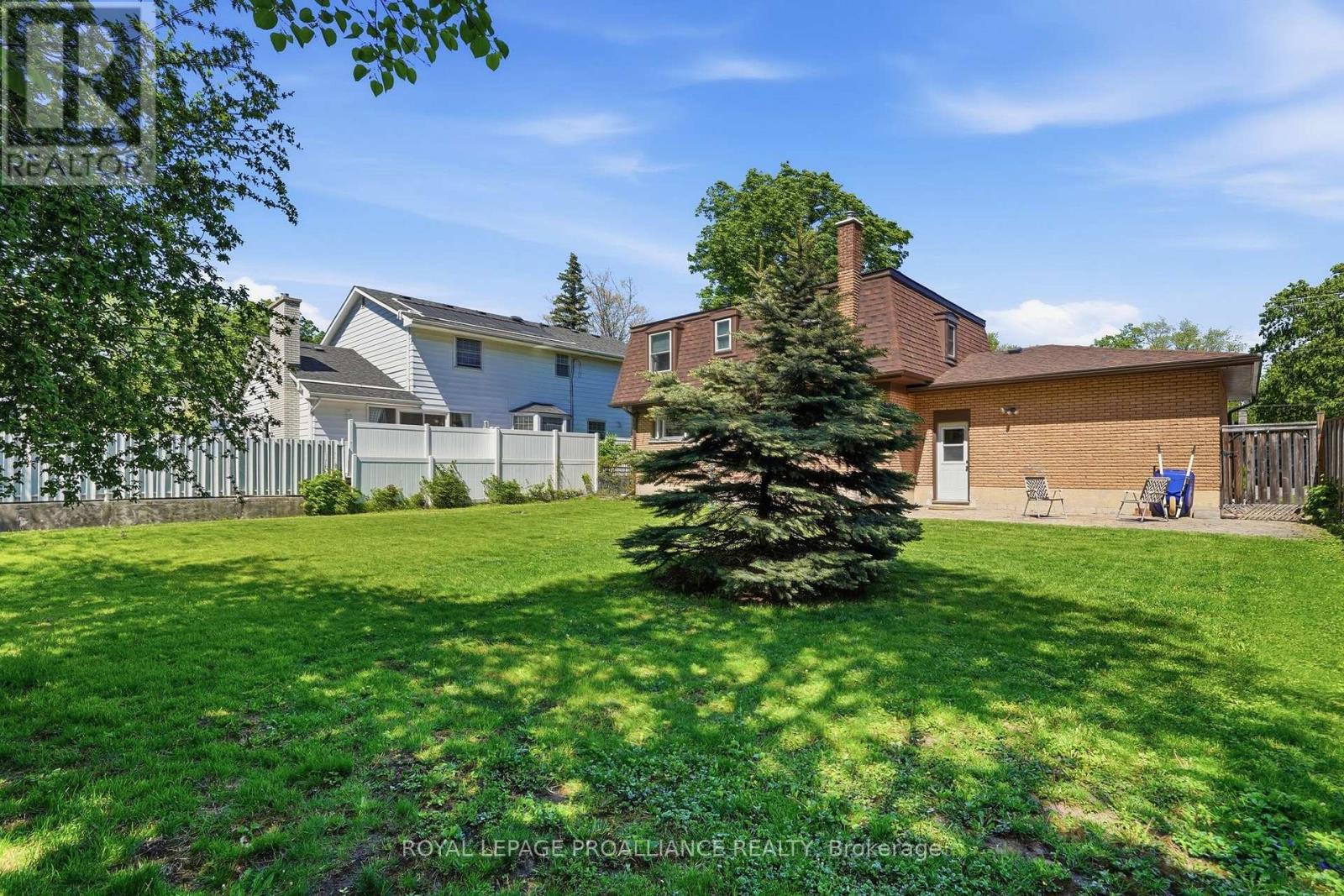 14 FOREST HILL CRESCENT - 38